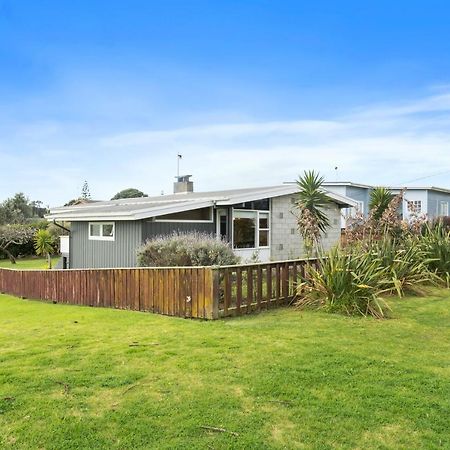 Queenie - Waikanae Beach Holiday Home Ngoại thất bức ảnh