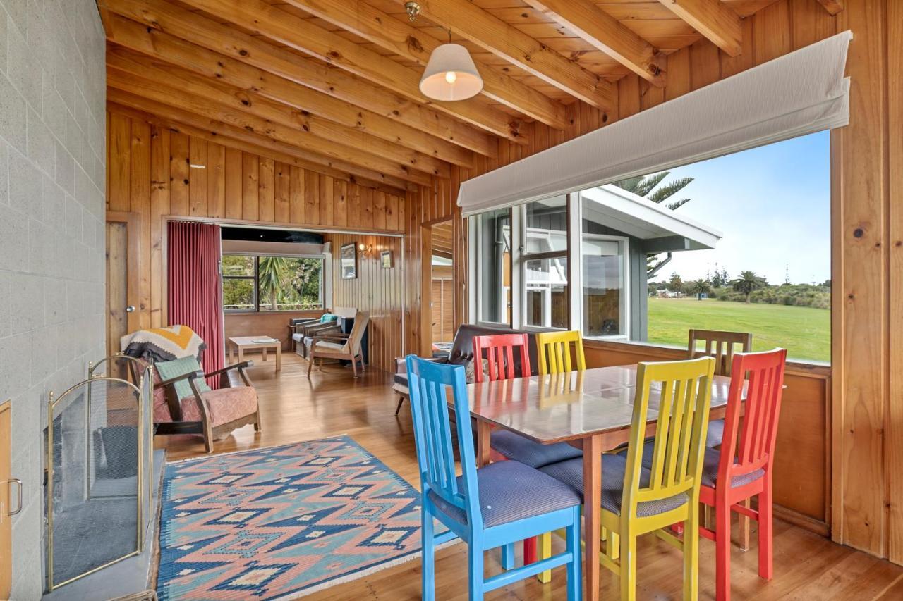 Queenie - Waikanae Beach Holiday Home Ngoại thất bức ảnh