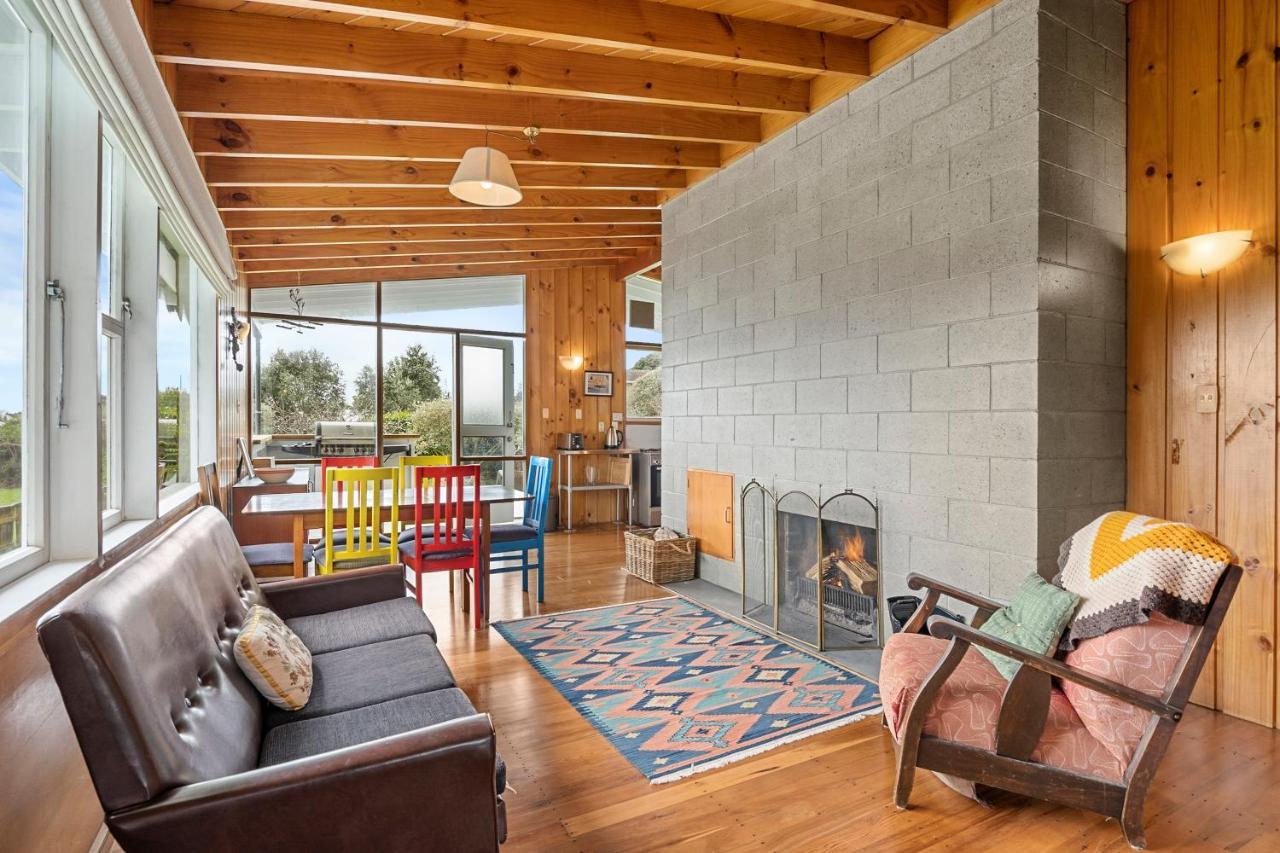 Queenie - Waikanae Beach Holiday Home Ngoại thất bức ảnh