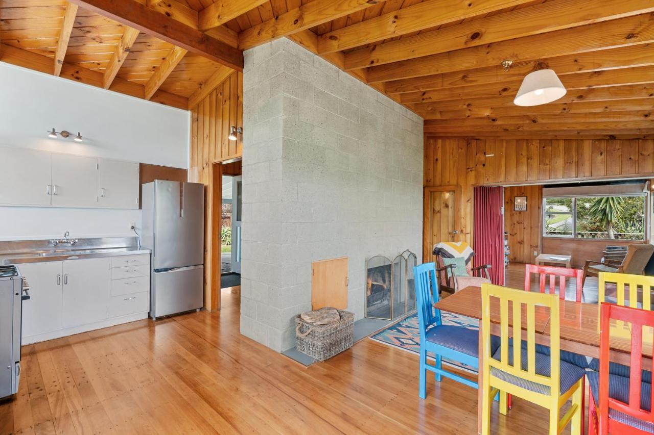 Queenie - Waikanae Beach Holiday Home Ngoại thất bức ảnh