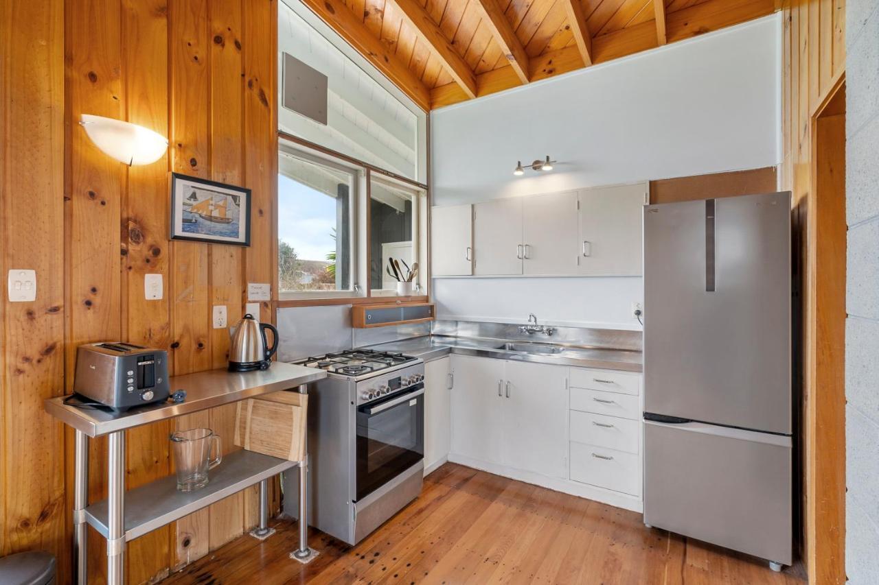 Queenie - Waikanae Beach Holiday Home Ngoại thất bức ảnh