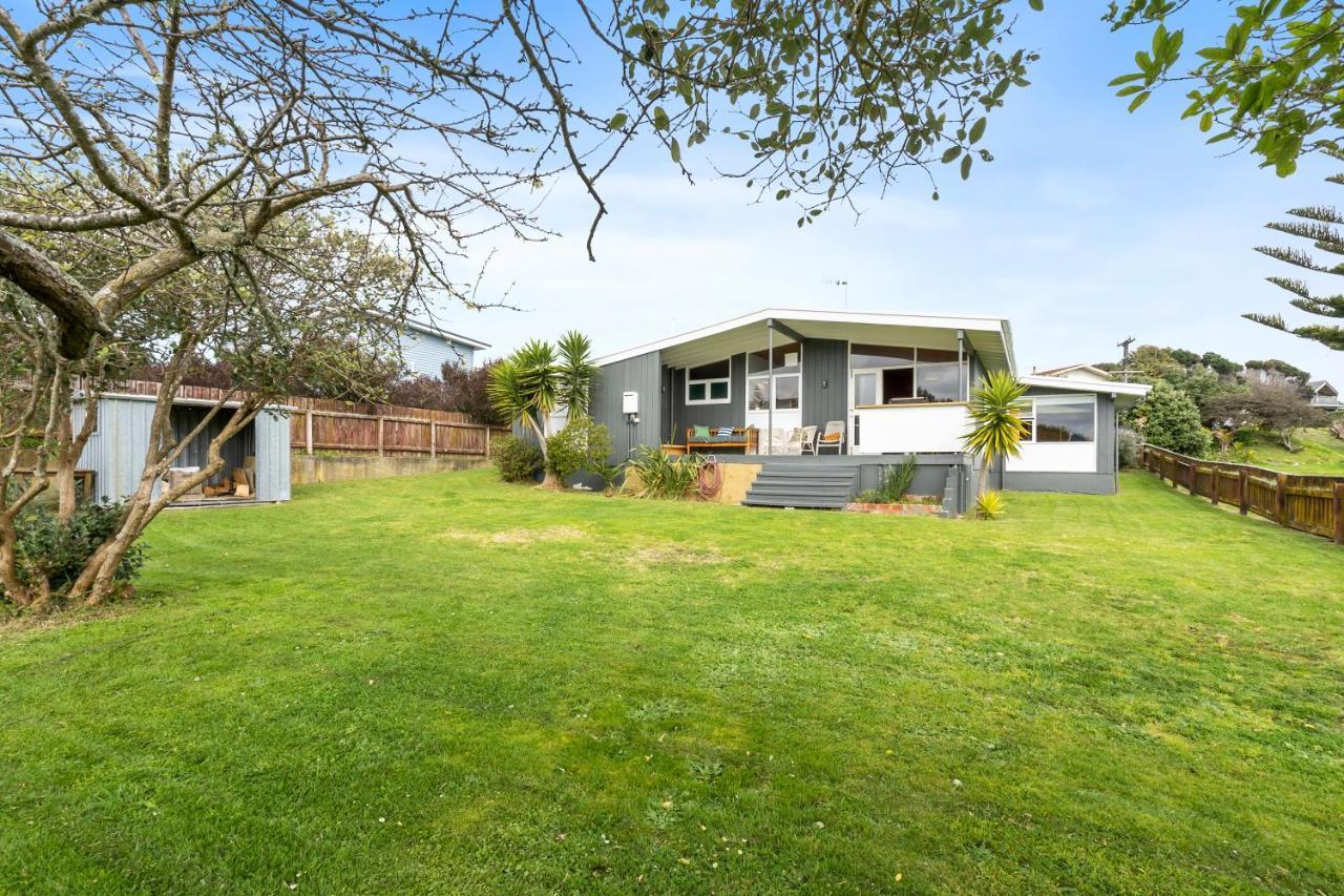 Queenie - Waikanae Beach Holiday Home Ngoại thất bức ảnh