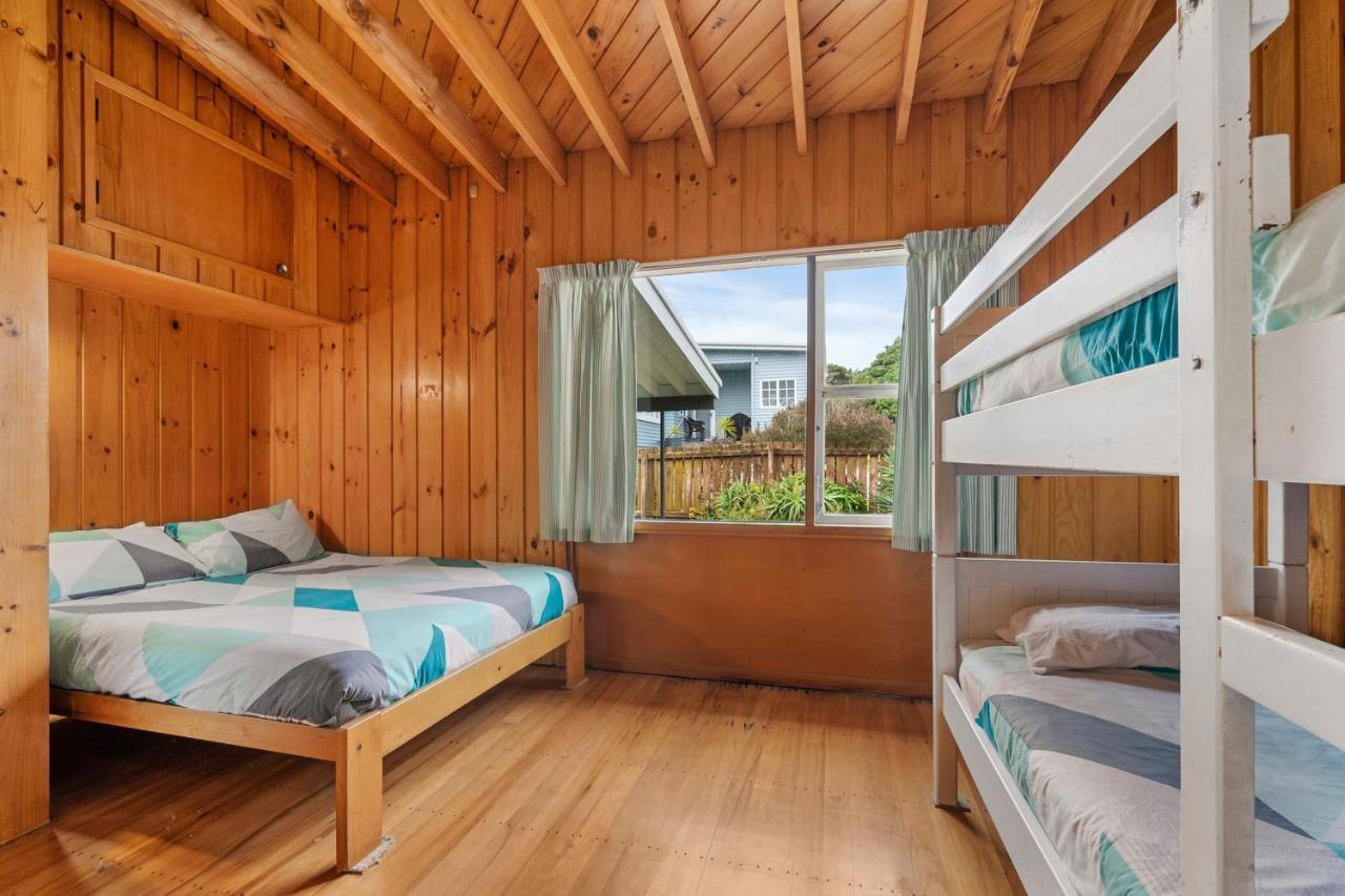 Queenie - Waikanae Beach Holiday Home Ngoại thất bức ảnh