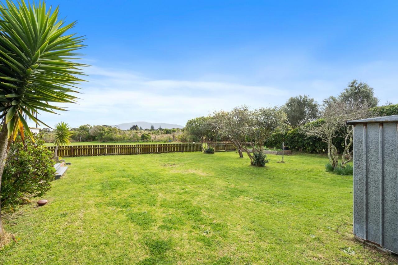 Queenie - Waikanae Beach Holiday Home Ngoại thất bức ảnh