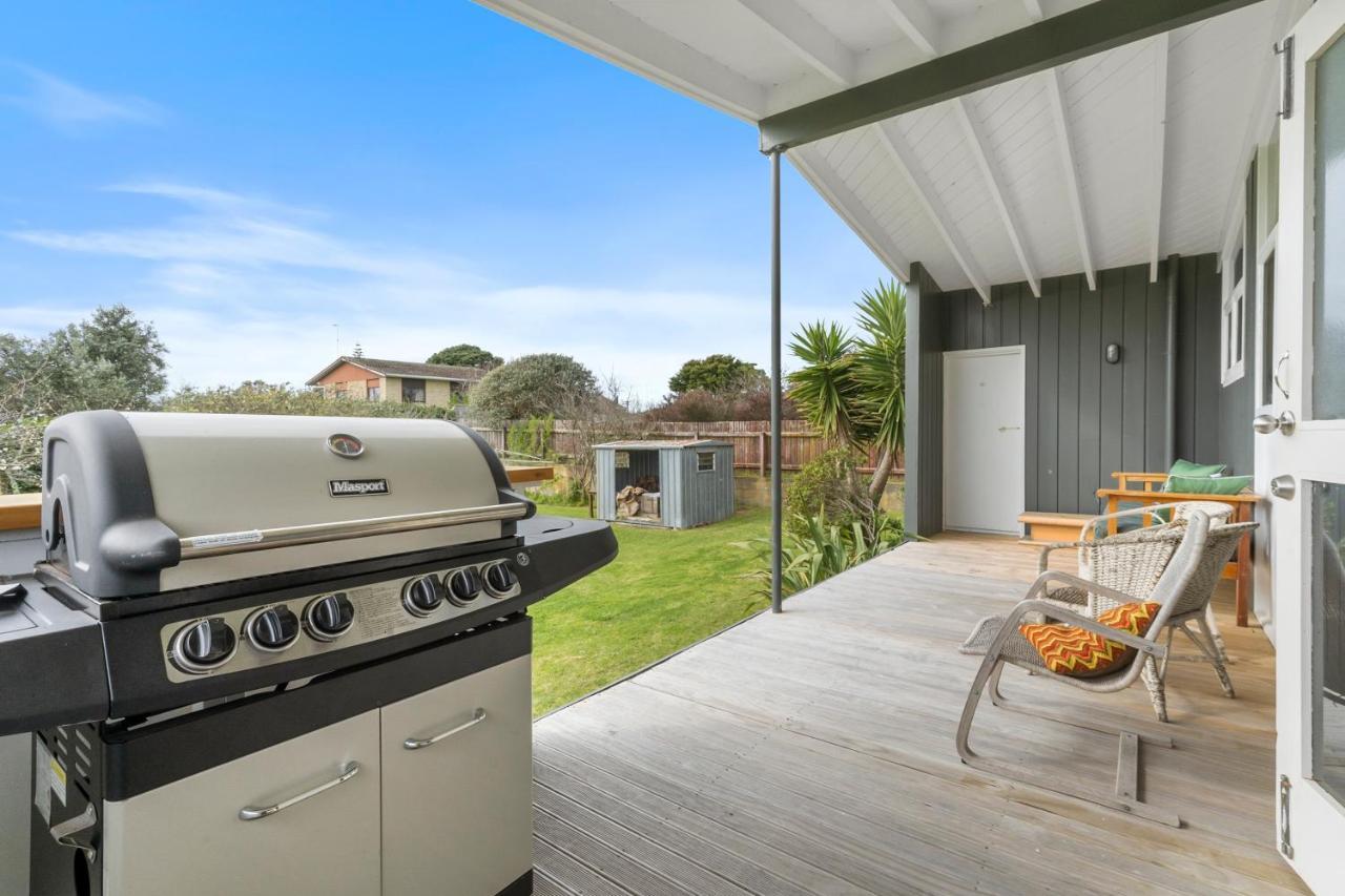 Queenie - Waikanae Beach Holiday Home Ngoại thất bức ảnh